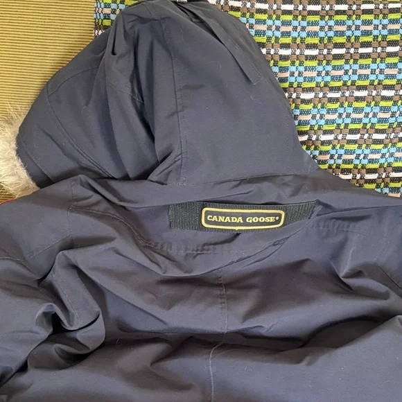 Canada Goose Jasper Navy Parka with Authentic Coyote Fur Trim - Picture 8 of 14